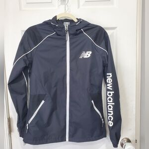 New Balance Women’s Wind & Water Resistant Jacket Black White Logo Sz Small